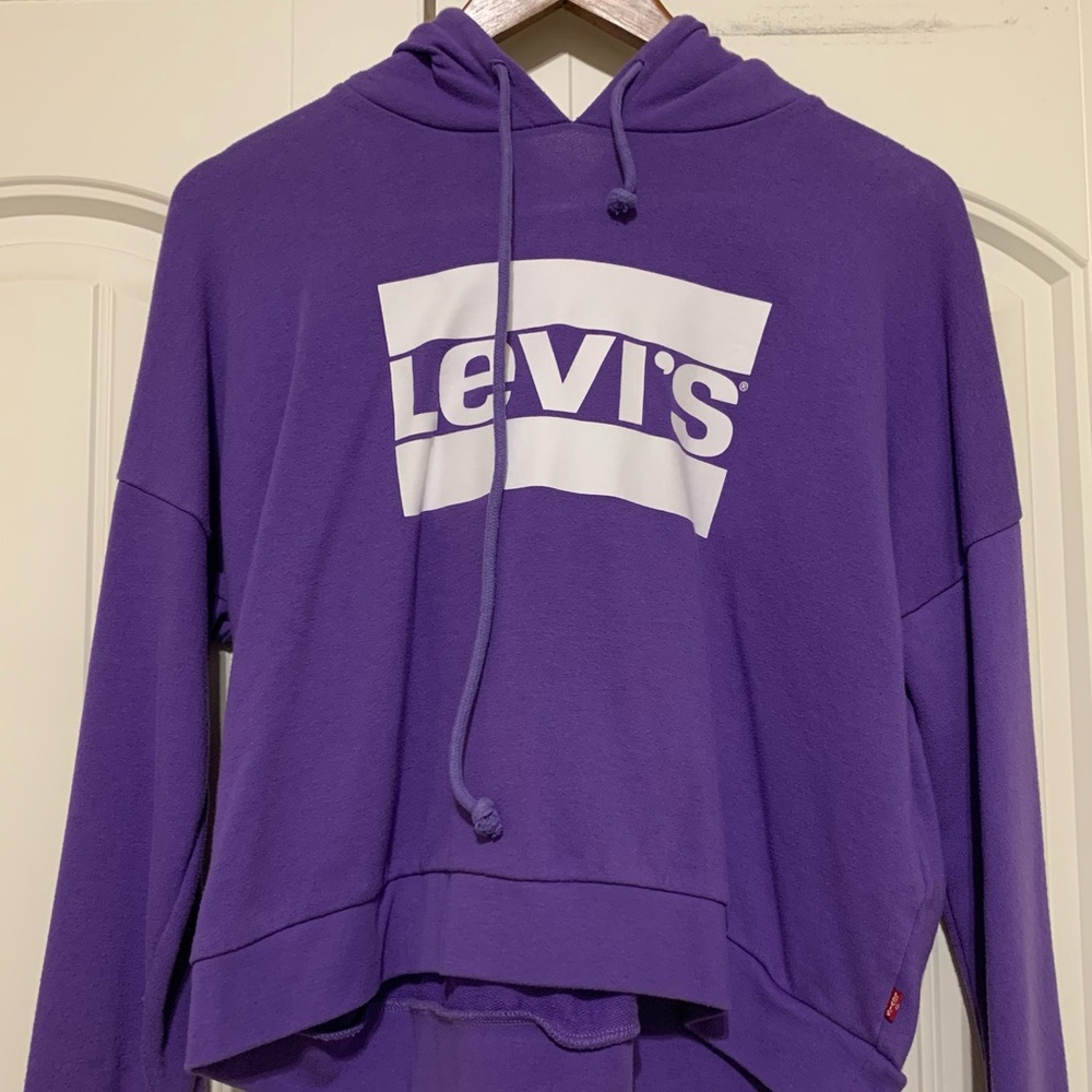 Levi’s woman’s size M cropped hoodie